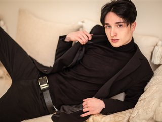 I Am A Brunette! I'm 19 Yrs Old And My BongaCams Name Is Leoleviss
