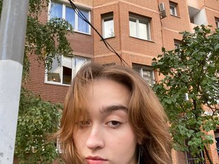 My Name Is LisyReilly, I Am A Brunette And I'm A Camwhoring Delicious Babe