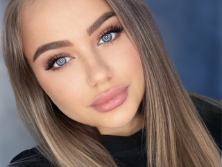 A Camwhoring Horny Lady Is What I Am! I Am A Blonde