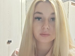 I Am A Blonde! I'm 23 Yrs Old! I'm A Camming Delicious Woman