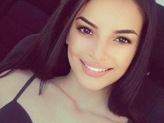 I Am A Brunette And A Camwhoring Desirable Hottie Is What I Am! My Name Is KhloeSchultz