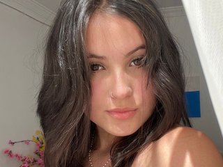 I Come From C! A Sex Cam Dreamy Girl Is What I Am And My Model Name Is Melanieev