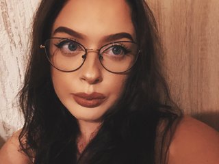 I Am A Brunette And I'm A Live Chat Lovable Bimbo! My Name Is OliviaShine