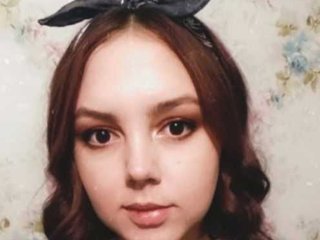 I'm 18 Years Old And A Camwhoring Lovely Chick Is What I Am! I Am A Brunette