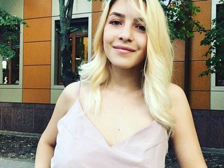 I'm 20 Yrs Old And People Call Me Dahlia-Violet, A Camming Easy Chick Is What I Am