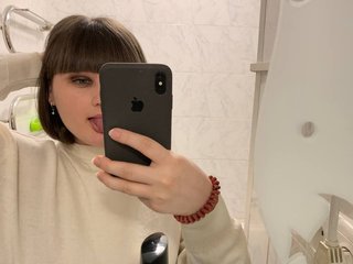 I Am From Dreamland! A Live Webcam Lovely Sweet Thing Is What I Am, I Am A Blonde