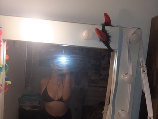 I'm 18 Yrs Old And I'm A Live Webcam Engaging Babe