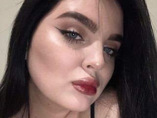 A Live Chat Sexy Sweet Thing Is What I Am, My Age Is 22 Years Old