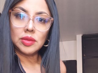 I'm A Live Cam Sensual Hottie, I Live In Colombia! My BongaCams Name Is Diosa-milf