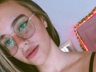 A Cam Horny Honey Is What I Am, I Am A Brunette