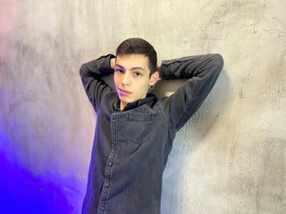 I Am A Brunette, My BongaCams Model Name Is TommyWayne