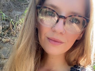 I'm A Cam Sexy Lady! I'm 31 Years Of Age! My Model Name Is Blondemaam91