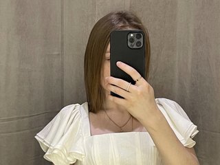 A Camwhoring Appealing Bimbo Is What I Am, My Model Name Is Alinaloveyou