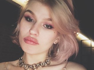 I Am A Blonde And I Am Named NinaVann! I'm A Sex Chat Sexy Honey