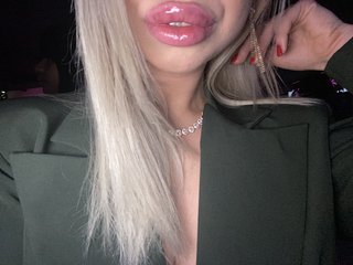 I Come From Barcelona And I'm 19! My Model Name Is Kaseybunny