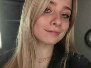 A Sex Cam Sexy Hottie Is What I Am And I Am Named HollyMussy