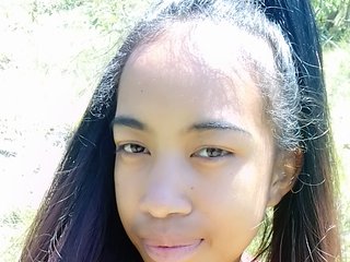 I Am A Brunette, My Age Is 27 Years Old! At BongaCams People Call Me Hollybelle