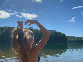 I'm A Sex Cam Eye-catching Chick And I Am A Blonde