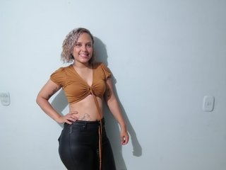 I'm A Webcam Lovable Honey! I'm 25 Years Of Age And I Am A Blonde