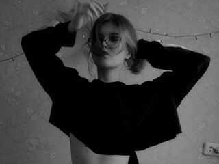I Am From Ogre! I'm A Camming Eye-catching Gal! I Am Named Esmi-love
