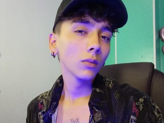 I'm 21 Years Of Age! I Am Named AndyArmstronng