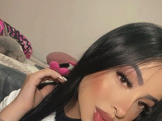 A Camming Graceful Honey Is What I Am, I Am A Brunette