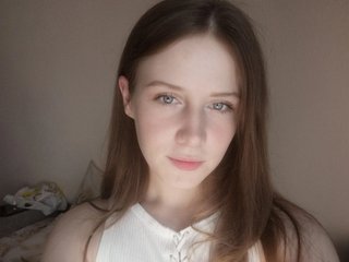 A Camwhoring Beautiful Woman Is What I Am! I Am A Blonde And My Age Is 18 Yrs Old