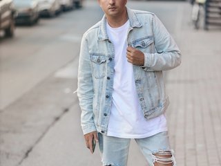 My Model Name Is Zebrab0t, I'm 32