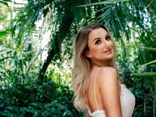 My Name Is ChasingDreams And I'm A Sex Webcam Lovely Lady And I Am A Blonde
