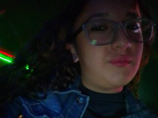 A Live Chat Attractive Girl Is What I Am, I Am A Brunette