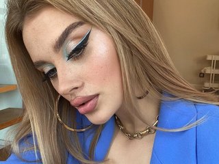 I'm 18 Years Of Age And I'm A Camming Gorgeous Sweet Thing