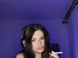 A Webcam Good-looking Gal Is What I Am! At BongaCams People Call Me Alice-darkness