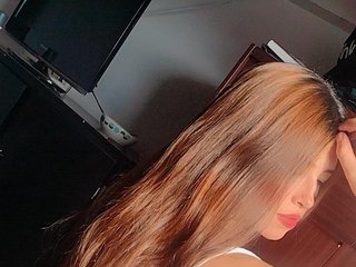 I'm 18 Yrs Old! I'm A Live Cam Stunning Honey