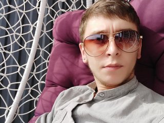 I Am A Brunette! I'm 30 Years Old And My Name Is AlisGreen