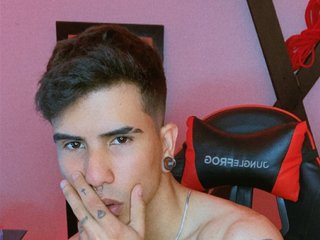 People Call Me Tobbyramirez! I Am A Brunette