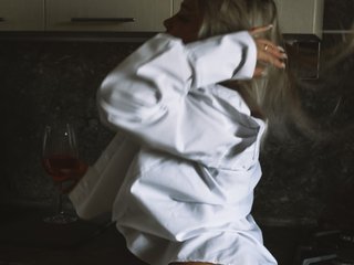 My Age Is 21 Yrs Old! I'm A Live Cam Easy Female And My BongaCams Name Is Kisakisae