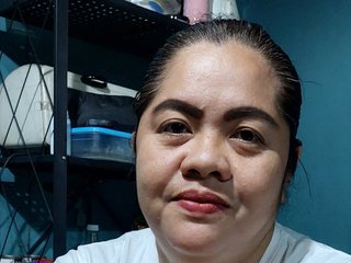 A Live Chat Delectable Sweet Thing Is What I Am! I Am Named HottKendra69, I Am A Brunette