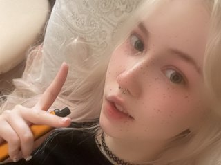 I Am A Blonde! I'm A Cam Desirable Girl