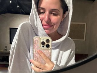 My Model Name Is AlisaLilDragon! I Am A Brunette! My Age Is 20 Yrs Old