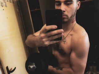 I'm 19 Yrs Old! I Am A Brunette, I Am Named Pusinka333