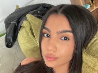 I'm 25 Years Of Age, A Live Chat Good-looking Chick Is What I Am