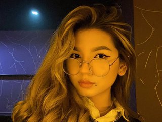 I Am A Brunette And My BongaCams Model Name Is Mirahitu And My Age Is 18 Years Old