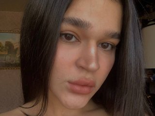 I'm 22 Years Of Age! I Am A Brunette And I'm A Live Chat Lovely Bimbo