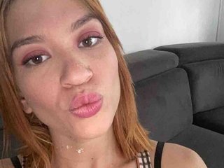 I Am A Blonde And I'm A Camwhoring Attractive Female