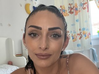 My Name Is Julia0410 And I Am A Brunette