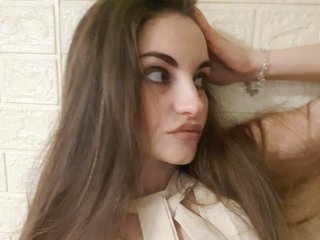 I'm A Live Chat Charming Chick! I Am A Brunette