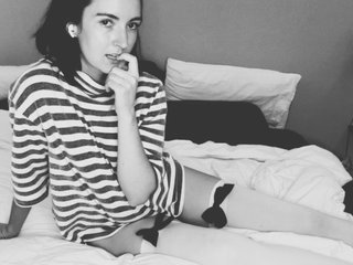 I'm 29 Yrs Old! I'm A Live Chat Stunning Hottie