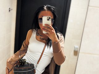 I Am A Brunette, I Am Named Kary-foxy! A Live Webcam Sexy Bimbo Is What I Am