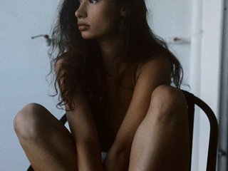 I Am A Brunette! A Live Cam Irresistible Sweet Thing Is What I Am