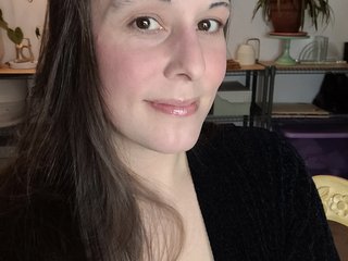 A Camwhoring Easy Chick Is What I Am And My Age Is 40 Years Old